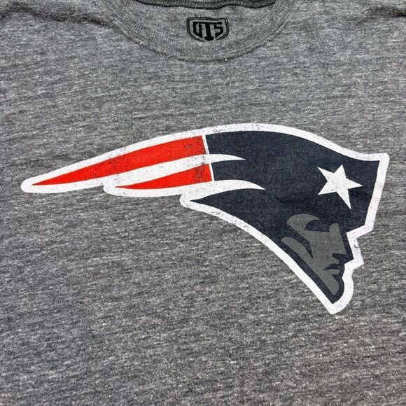 Brand new with Tags Men’s UTS NFL Patriots Heather Grey Short Sleeve Shirt Large - Picture 5 of 8